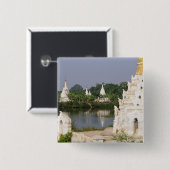 Asien, Myanmar (Birma), Mandalay. Ein Buddhist Button (Vorne & Hinten)