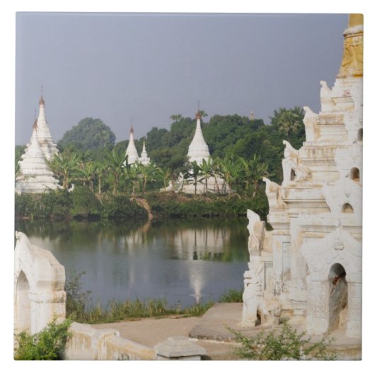 Asien, Myanmar (Birma), Mandalay. Ein Buddhist Fliese (Vorderseite)