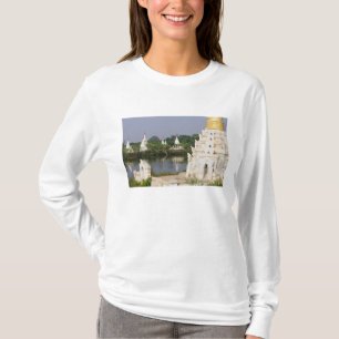 Asien, Myanmar (Birma), Mandalay. Ein Buddhist T-Shirt