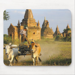Asien, Myanmar (Burma), Bagan (Pagan). Ein Karren Mousepad