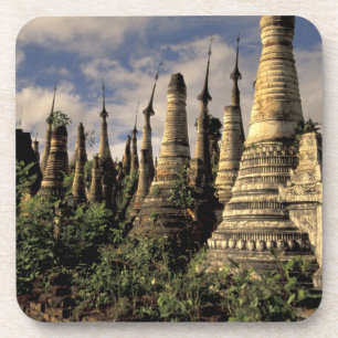 Asien, Myanmar, Inle-See. Alte Ruinen von Untersetzer
