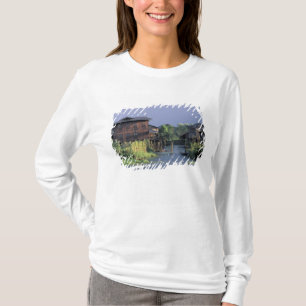 Asien, Myanmar, Inle-See. Ein schwimmendes Dorf au T-Shirt