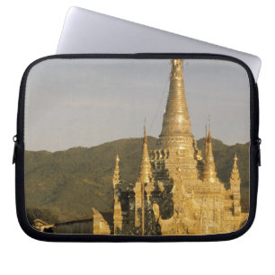 Asien, Myanmar, Inle-See. Pagoden. Laptopschutzhülle