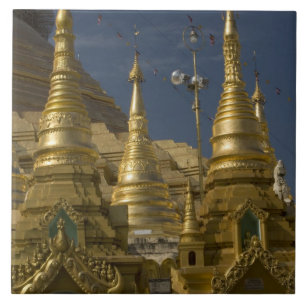 Asien, Myanmar, Yangon. Goldene Stupa von Shwedago Fliese