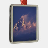 Asien, Nepal. Machhapuchhase Silbernes Ornament (Rechts)