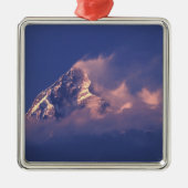 Asien, Nepal. Machhapuchhase Silbernes Ornament (Vorne)