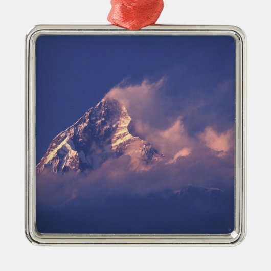 Asien, Nepal. Machhapuchhase Silbernes Ornament (Vorne)