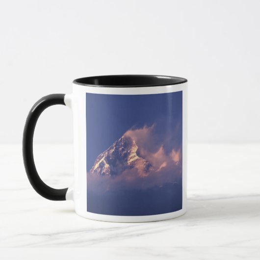 Asien, Nepal. Machhapuchhase Tasse (Links)