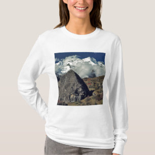 Asien, Nepal, Sagarmatha NP. Ein buddhistisches Ge T-Shirt
