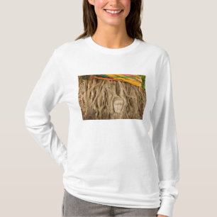Asien, Thailand, Siam, Buddha in Baumfurchen bei T-Shirt