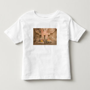 Asien Thailand, Sukhothai, Buddhas Füße und Kleinkind T-shirt