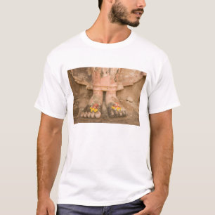 Asien Thailand, Sukhothai, Buddhas Füße und T-Shirt