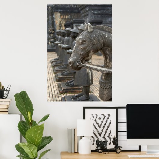 Asien, Vietnam. Figuren und Pferdestatuen Poster (Heimbüro)