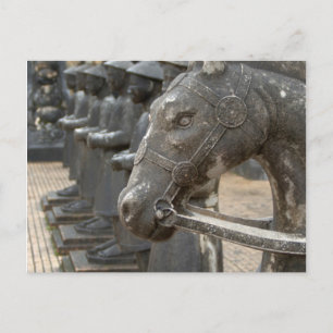 Asien, Vietnam. Figuren und Pferdestatuen Postkarte