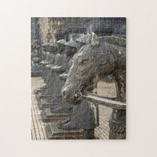 Asien, Vietnam. Figuren und Pferdestatuen Puzzle