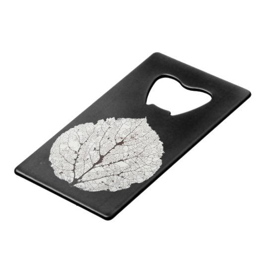 Aspen Leaf Skeleton 1 Kreditkartenflaschenöffner (Rückseite Schrägansicht)