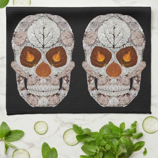 Aspen Leaf Skull 11 Geschirrtuch (Gefaltet)
