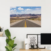 Asphalt Road at Death Valley National Park Poster (Heimbüro)