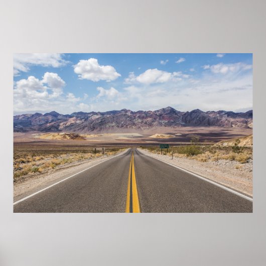 Asphalt Road at Death Valley National Park Poster (Vorne)