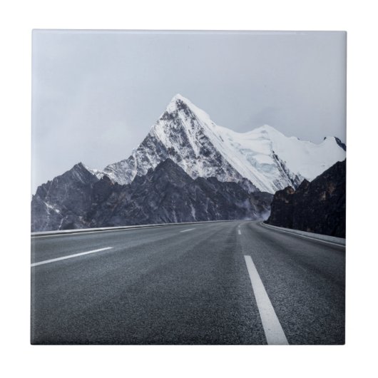 Asphaltstraße vor Schnee-Berg Fliese (Vorderseite)