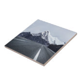 Asphaltstraße vor Schnee-Berg Fliese (Seite)