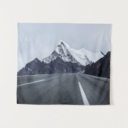 Asphaltstraße vor Schnee-Berg Wandteppich (Vorderseite (Horizontal))