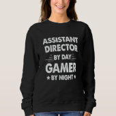 Assistant Director By Day Gamer By Night Sweatshirt (Vorderseite)