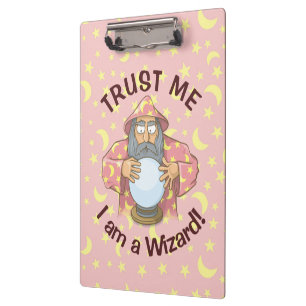 Assistent mit Ball Klemmbrett