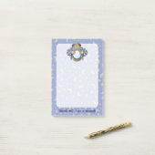 Assistent mit Ball Post-it Klebezettel (Auf Schreibtisch)