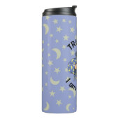 Assistent mit Ball Thermosbecher (Nach links gedreht)