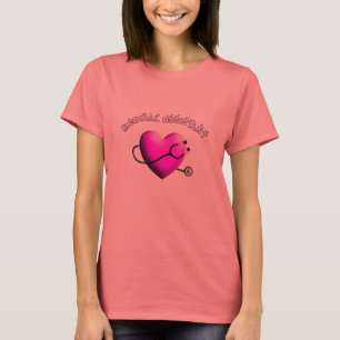 Assistenzarzt ROSA-HERZ Entwurfs-Geschenke T-Shirt