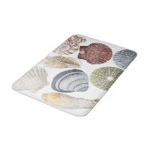 Assorted Muscheln Coastal Beach House Badematte (Schrägansicht)