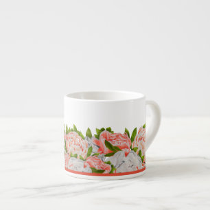 Assortierte Peonies auf einer Espresso-Tasse Espressotasse