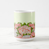Assortierte Peonies auf einer klassischen Tasse (Mittel)