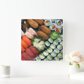 Assortment of Japanese Sushi Quadratische Wanduhr (Zuhause)