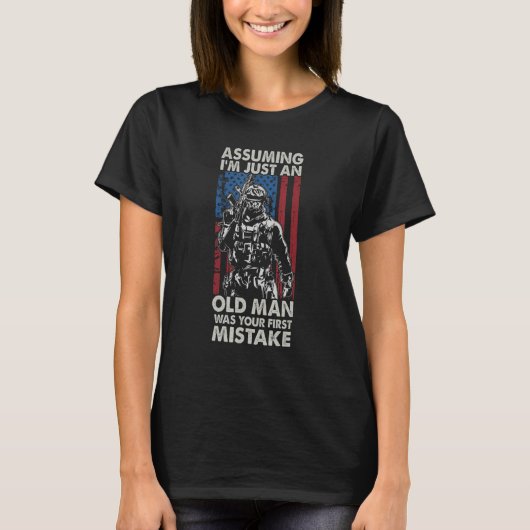 Assuming I m Just An Old Man  US Veteran Flag USA T-Shirt (Vorderseite)