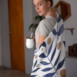 Äste und Beeren mit Aquarellfarben - Indigo und Be Fleecedecke