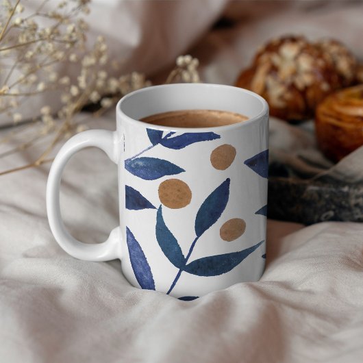 Äste und Beeren mit Aquarellfarben - Indigo und Be Kaffeetasse