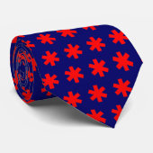 Asterisk Snowflake - Red on Dark Blue Krawatte (Gerollt)