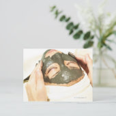 Ästhetikerin, der sich mit dem Mud Pack über Fraue Postkarte (Stehend Vorderseite)