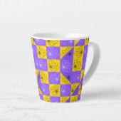 Ästhetisches geometrisches Schachbrett Muster Milchtasse (Rechte Ecke)