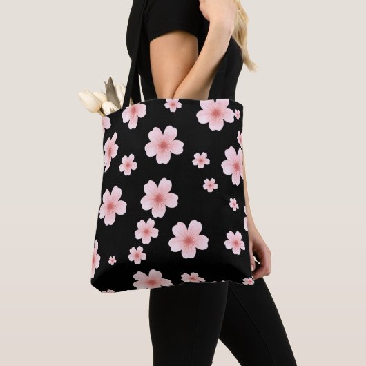 Ästhetisches Rosa Kirschblütenmuster Dunkle Flora  Tasche (Von Nahem)
