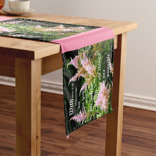 Astilbe mit Mark 10:27 Kurzer Tischläufer (Beispiel)