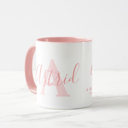 Astrid Name Bedeutung und Monogramm weicher rosa T Tasse (Vorderseite Links)