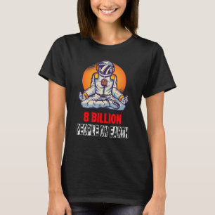 Astronaut 8 Milliarden Menschen auf Erden 2022 1 T-Shirt