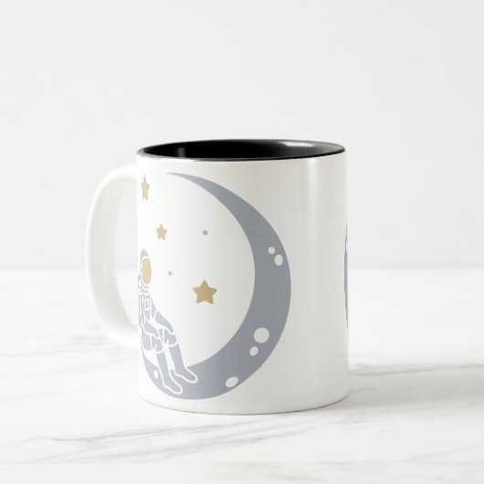 Astronaut auf dem Crescent Moon Design Zweifarbige Tasse (Vorderseite Links)