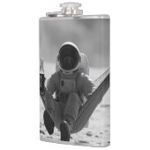 Astronaut auf dem Mond mit Bier Flachmann (Links)