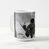 Astronaut auf dem Mond mit Bier Kaffeetasse (Vorderseite Links)