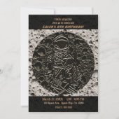 Astronaut auf dem Mond Space Black & Gray Einladung (Vorderseite)