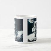 Astronaut auf der klassischen Tasse des Mondes, 11 (Mittel)